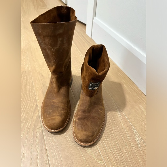 Roots suede boots, size 6.5. - Picture 1 of 4